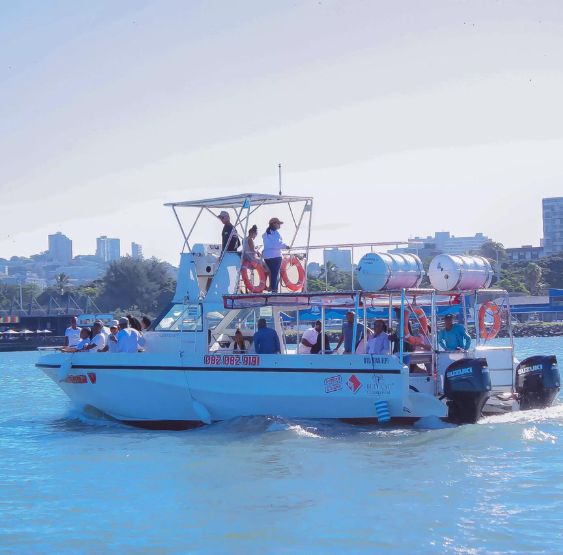 image showing of services of the day cruise with a boat full of passengers